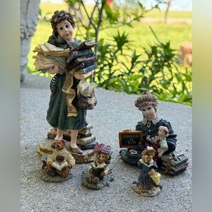 Boyds Bear Charming Figurine Set with Bears and Child